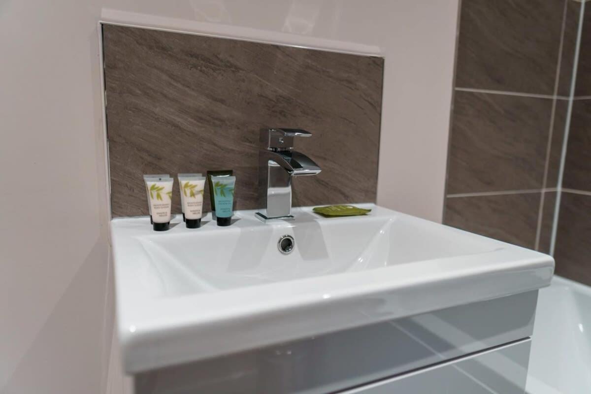 Contemporary 2 Bed Manchester Apartment - Sleeps 4 Exterior photo