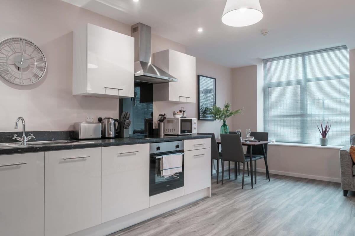Contemporary 2 Bed Manchester Apartment - Sleeps 4 Exterior photo