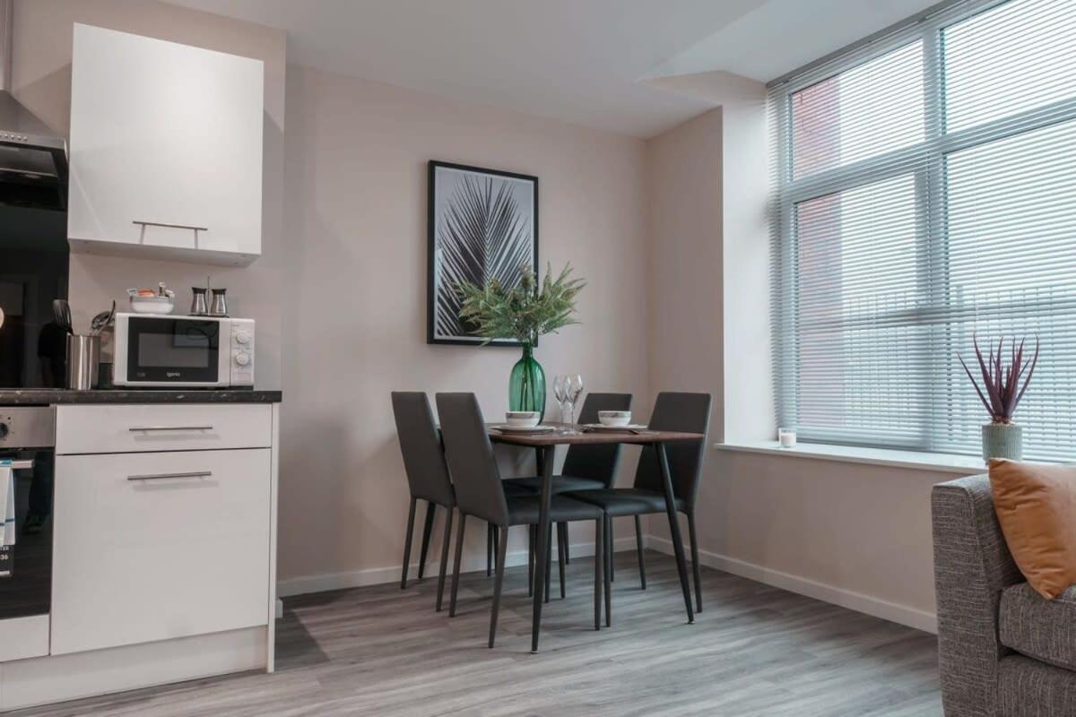 Contemporary 2 Bed Manchester Apartment - Sleeps 4 Exterior photo